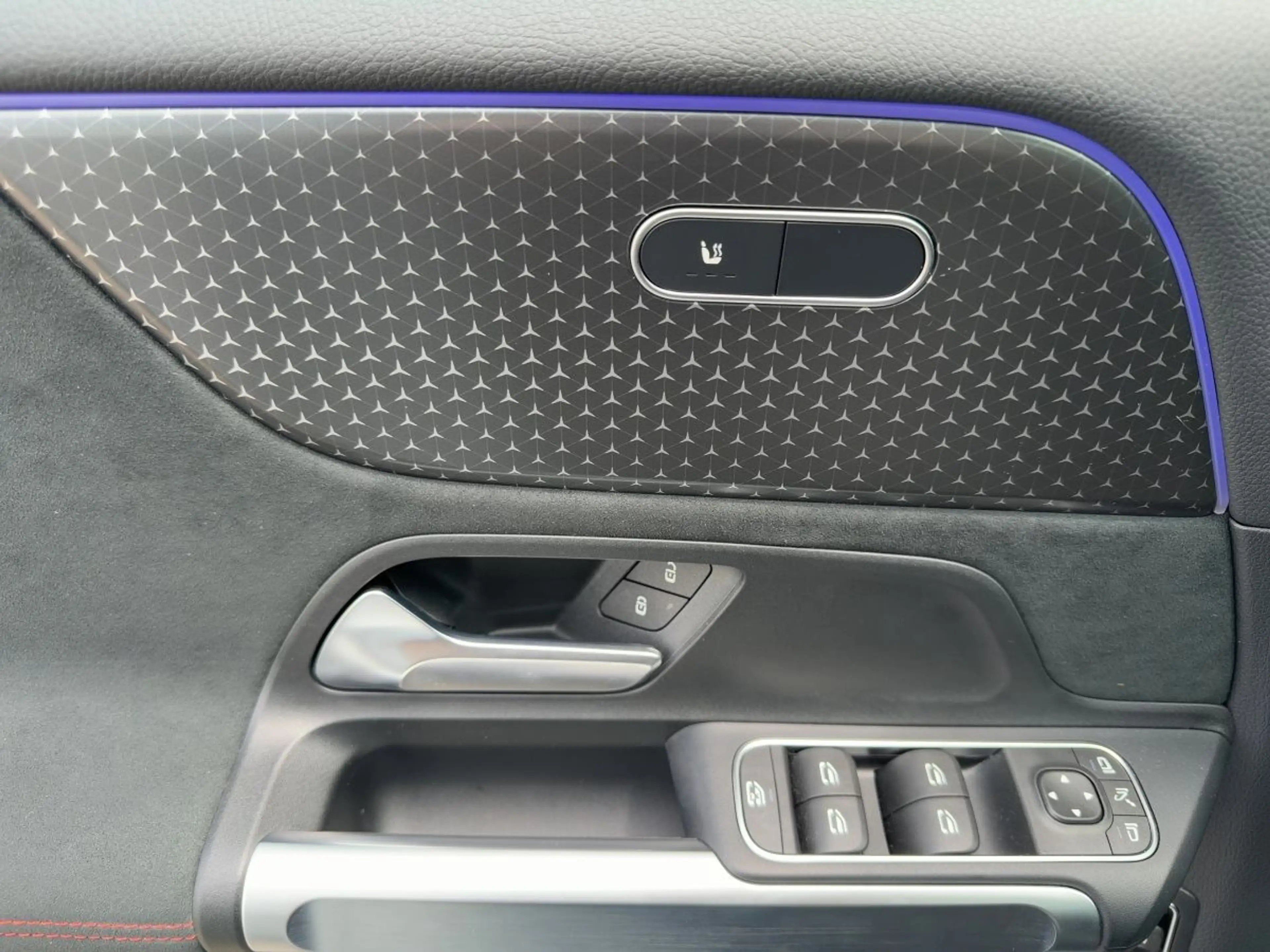 Mercedes-Benz EQB 350 4MATIC AMG Line KeyGo PTS Shz LED Ambi — photo 10