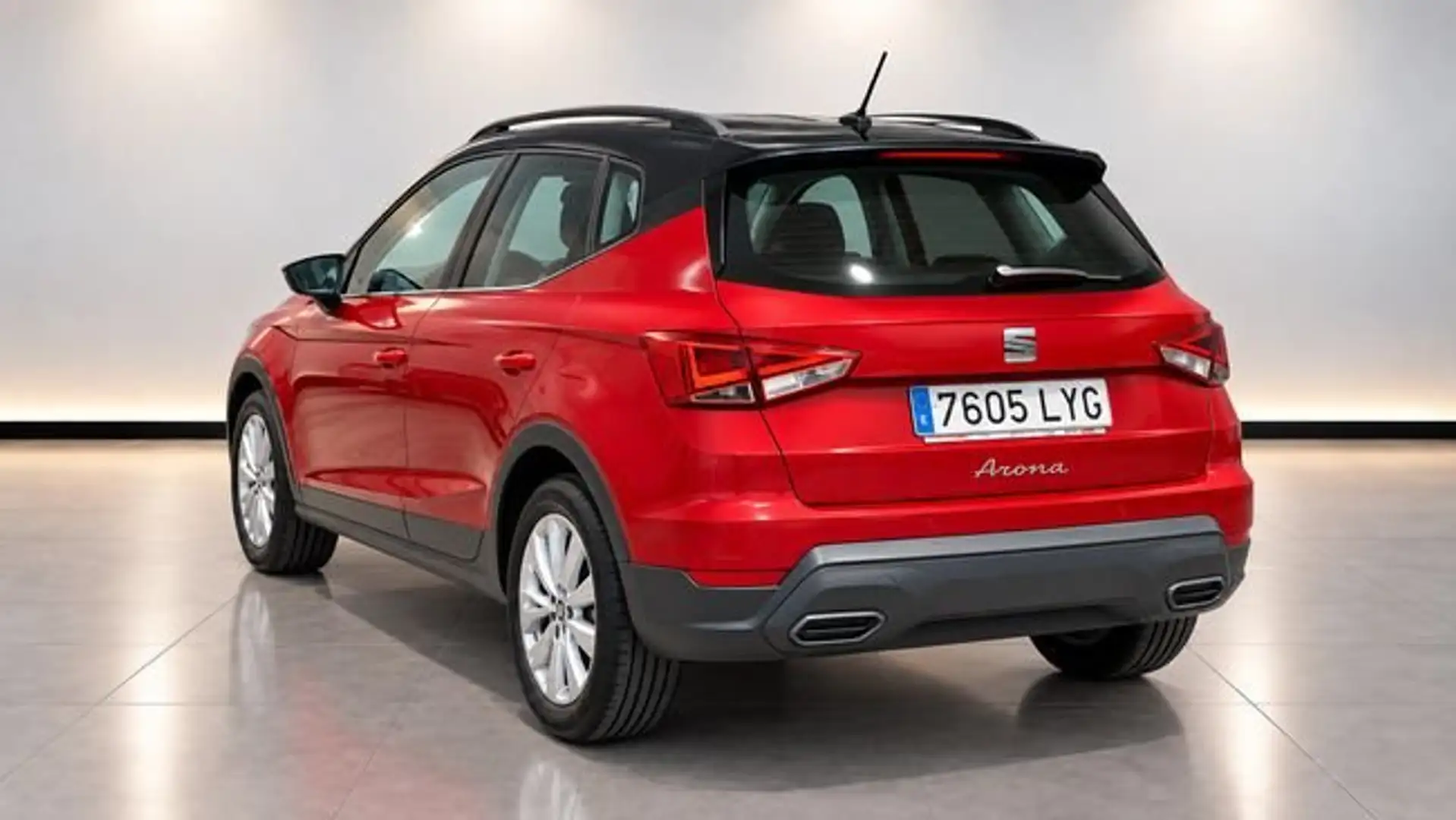 SEAT Arona 1.0 TSI S&S Style 110 Rojo - 2