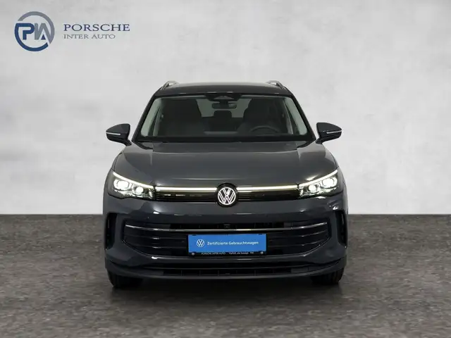 Volkswagen Tiguan view 2