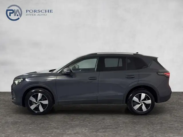 Volkswagen Tiguan view 3