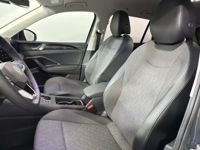 Volkswagen Tiguan view 13