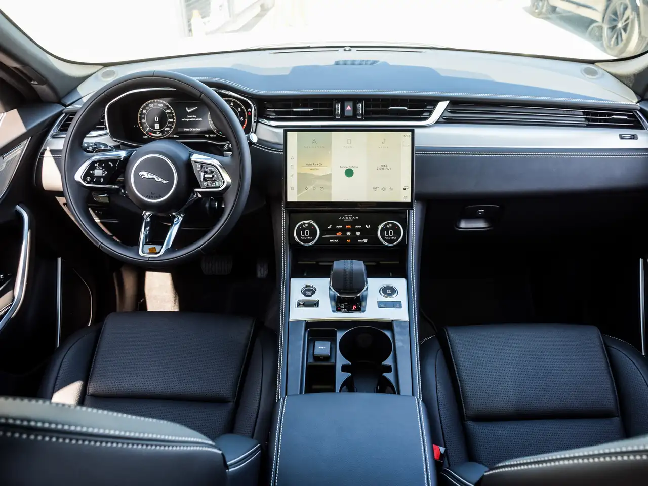 Jaguar F-Pace снимка Jaguar F-Pace