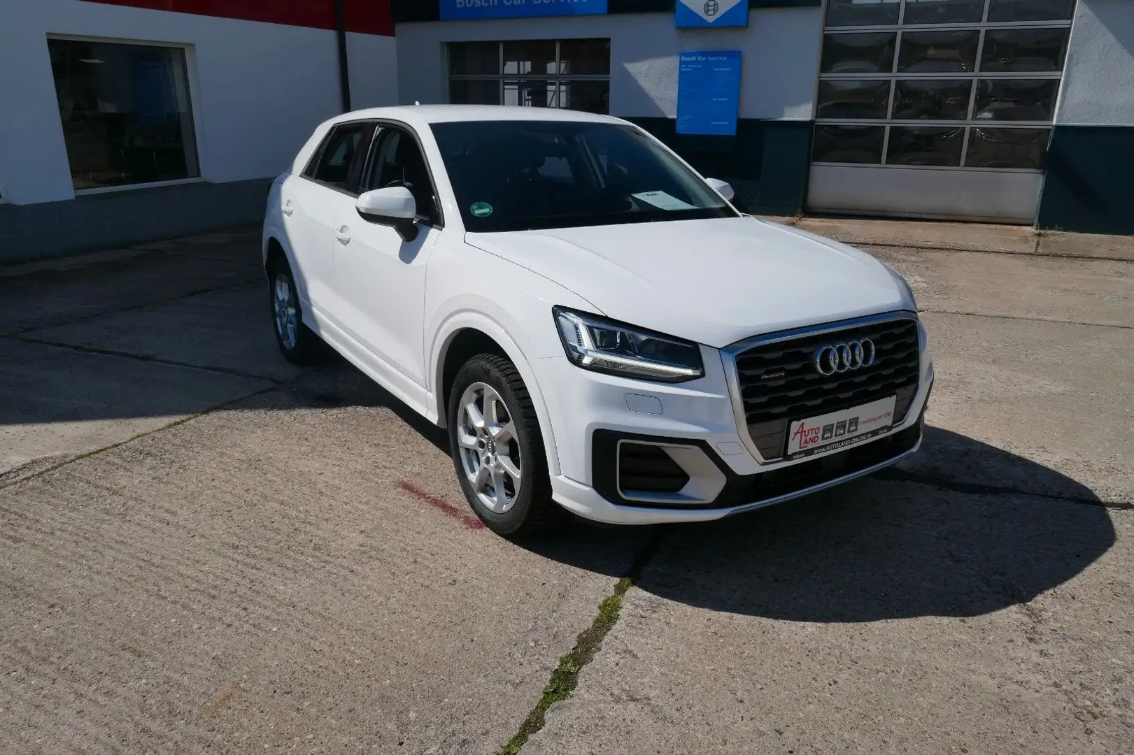 Audi Q2 quattro sport TDI DSG LED/MMI Nav/SHZ/PDC Weiß - 1
