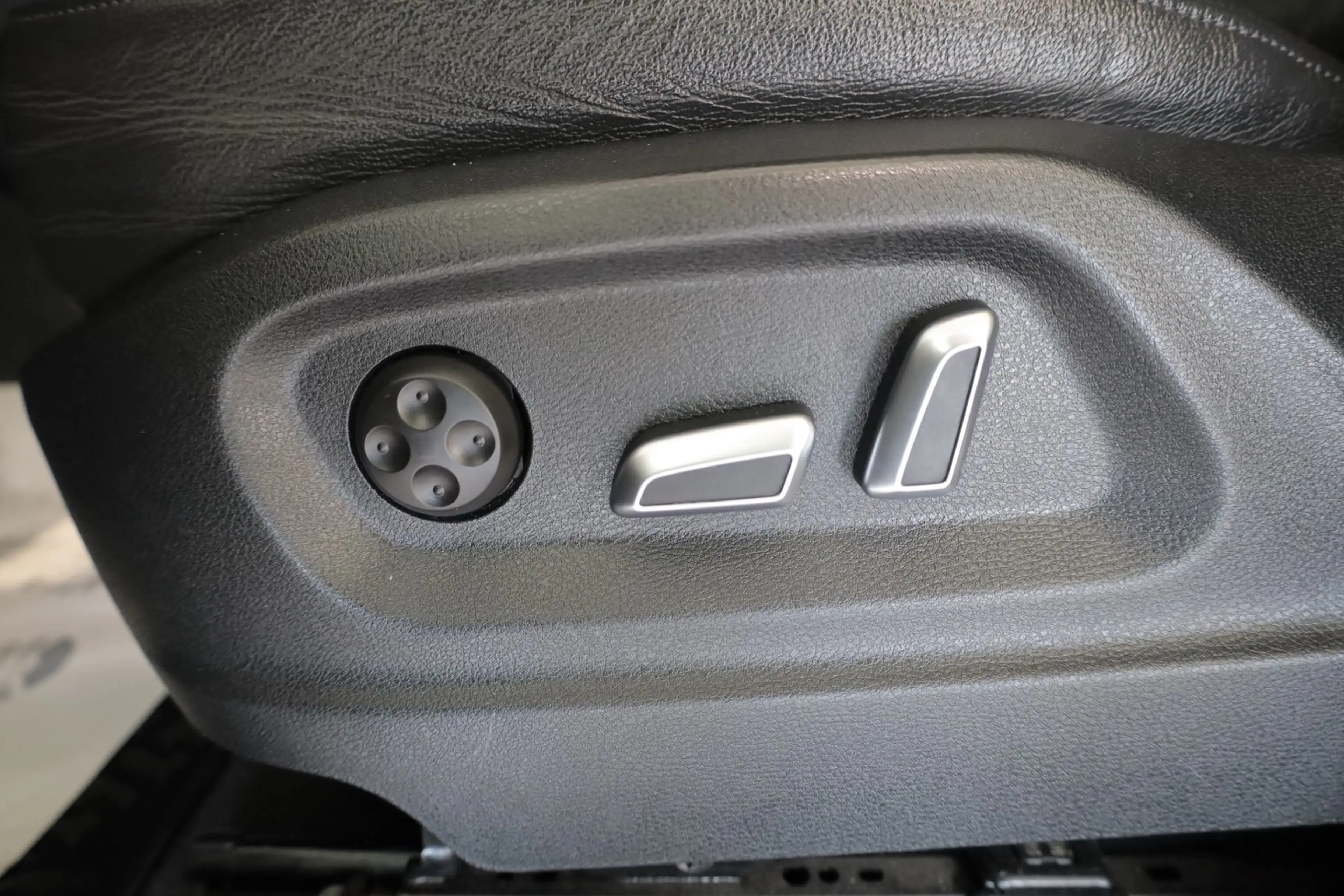 Audi SQ5 3.0 TDI competition quattro *PANO/STANDHEIZ.* — photo 14