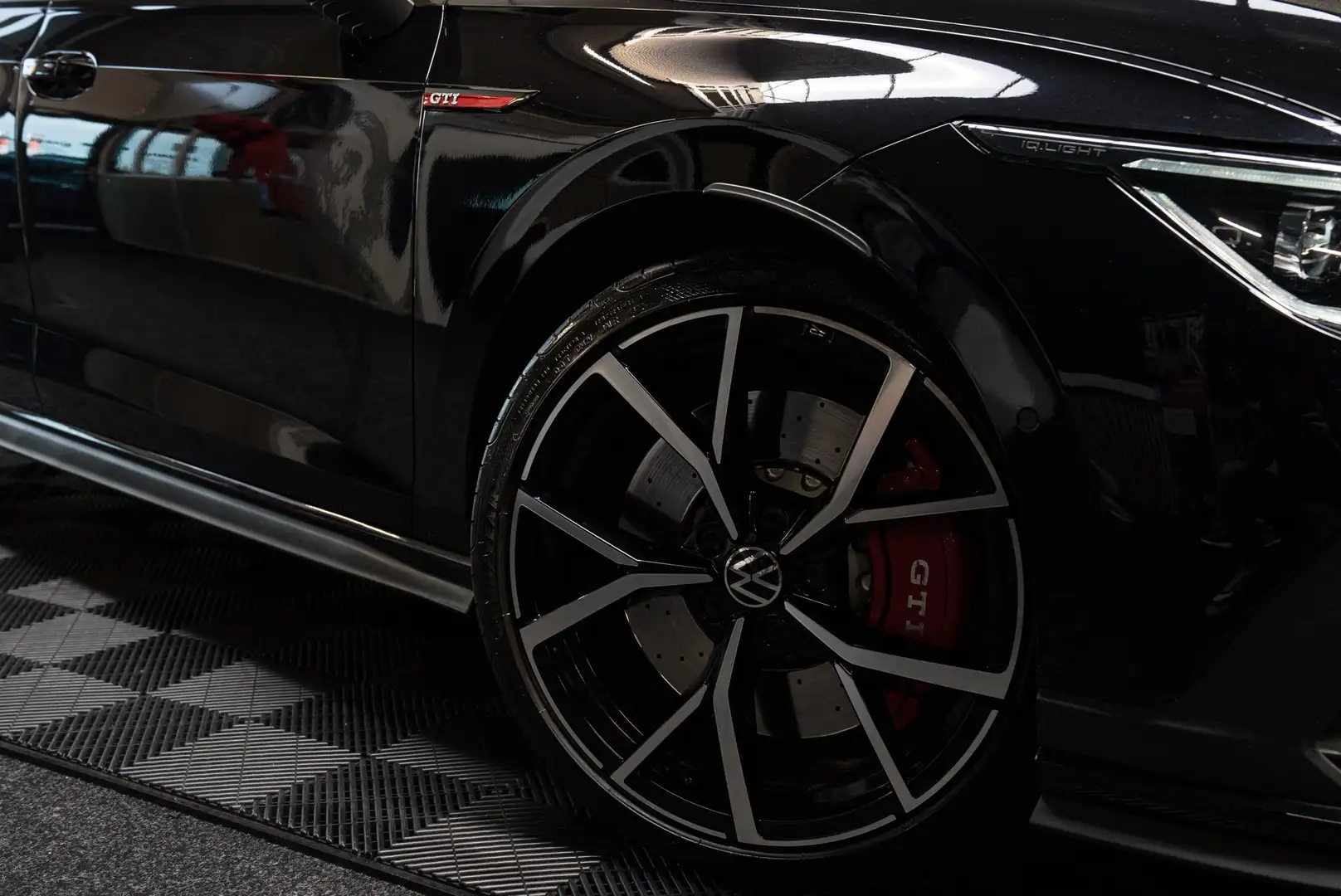 Volkswagen Golf GTI CLUBSPORT NURNBURGRING/PANO/HUD/HARMANKARDON/MEMOR Zwart - 2