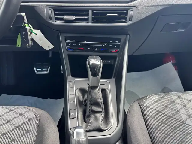 Volkswagen Polo view 10