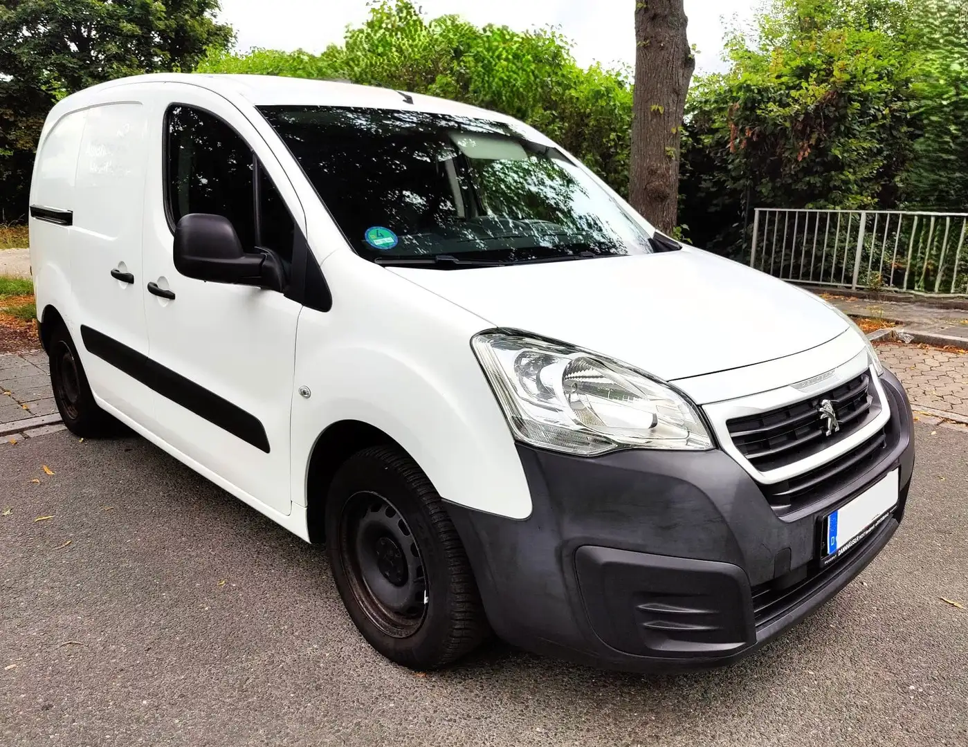 Peugeot Partner 1.6 HDI FAP "Pharmatransporter" Wit - 2