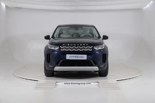 Land Rover Discovery Sport view 8