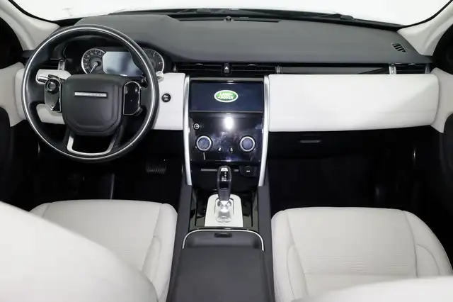 Land Rover Discovery Sport view 4