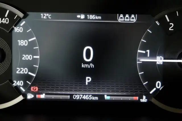 Land Rover Discovery Sport view 14