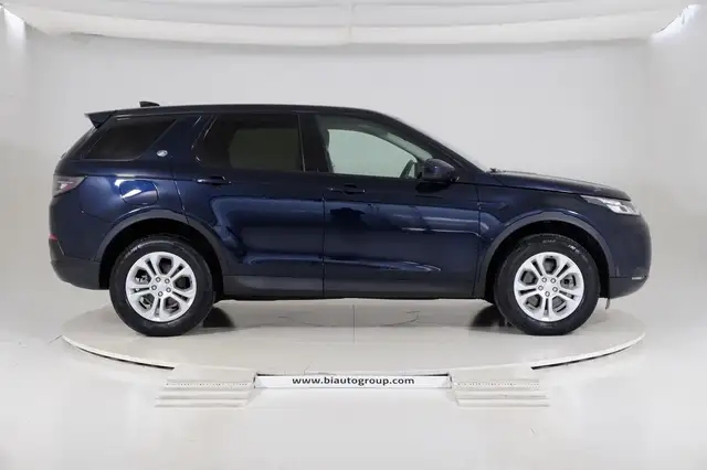 Land Rover Discovery Sport view 6