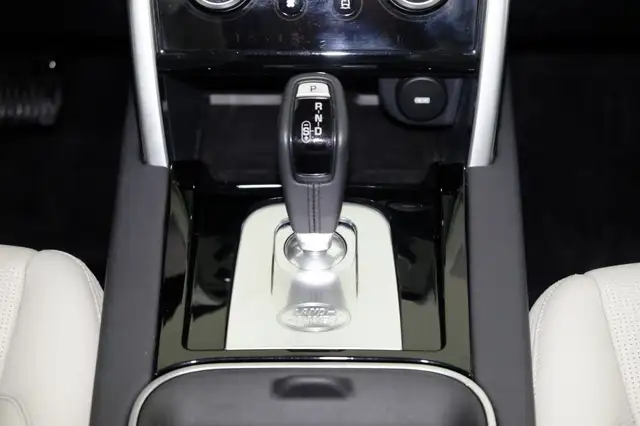 Land Rover Discovery Sport view 11