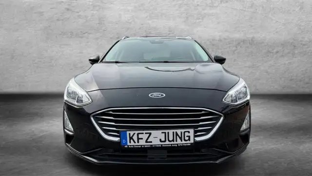 Ford Focus view 3
