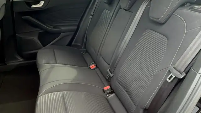 Ford Focus view 11