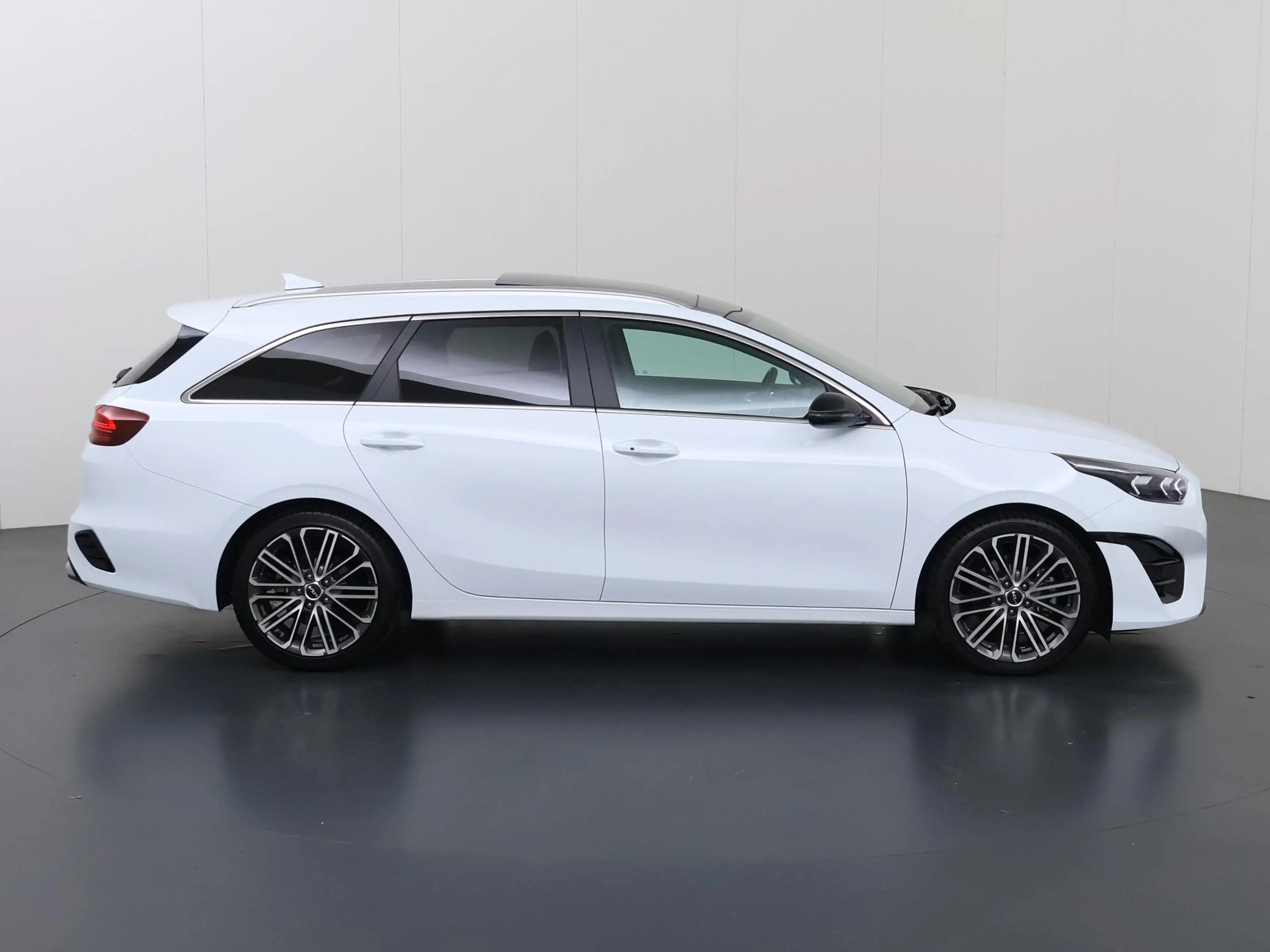 Kia Ceed SW / cee'd SW Sportswagon 1.5 T-GDi GT-PlusLine | Panoramadak | — photo 6