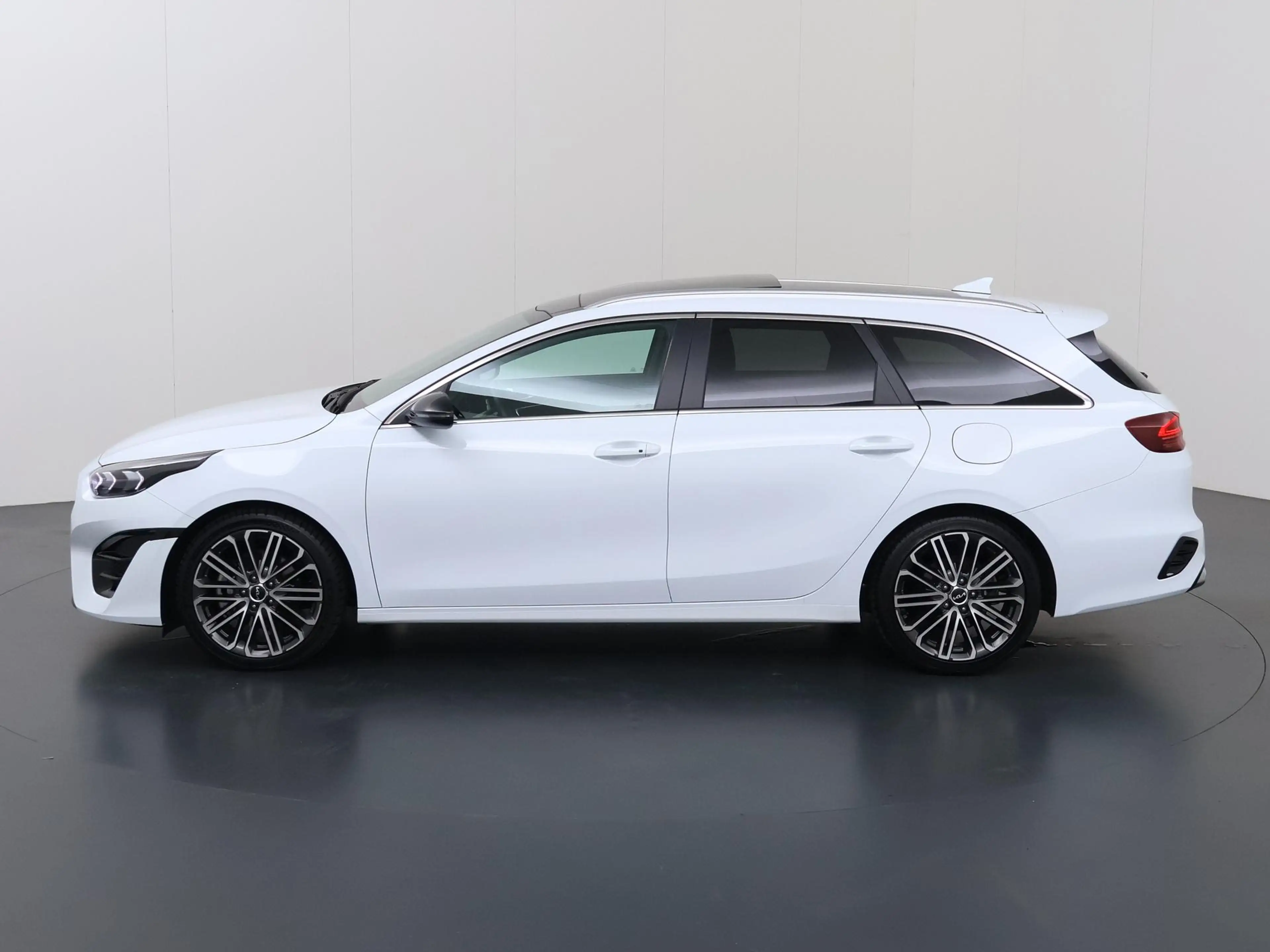 Kia Ceed SW / cee'd SW Sportswagon 1.5 T-GDi GT-PlusLine | Panoramadak | — photo 5