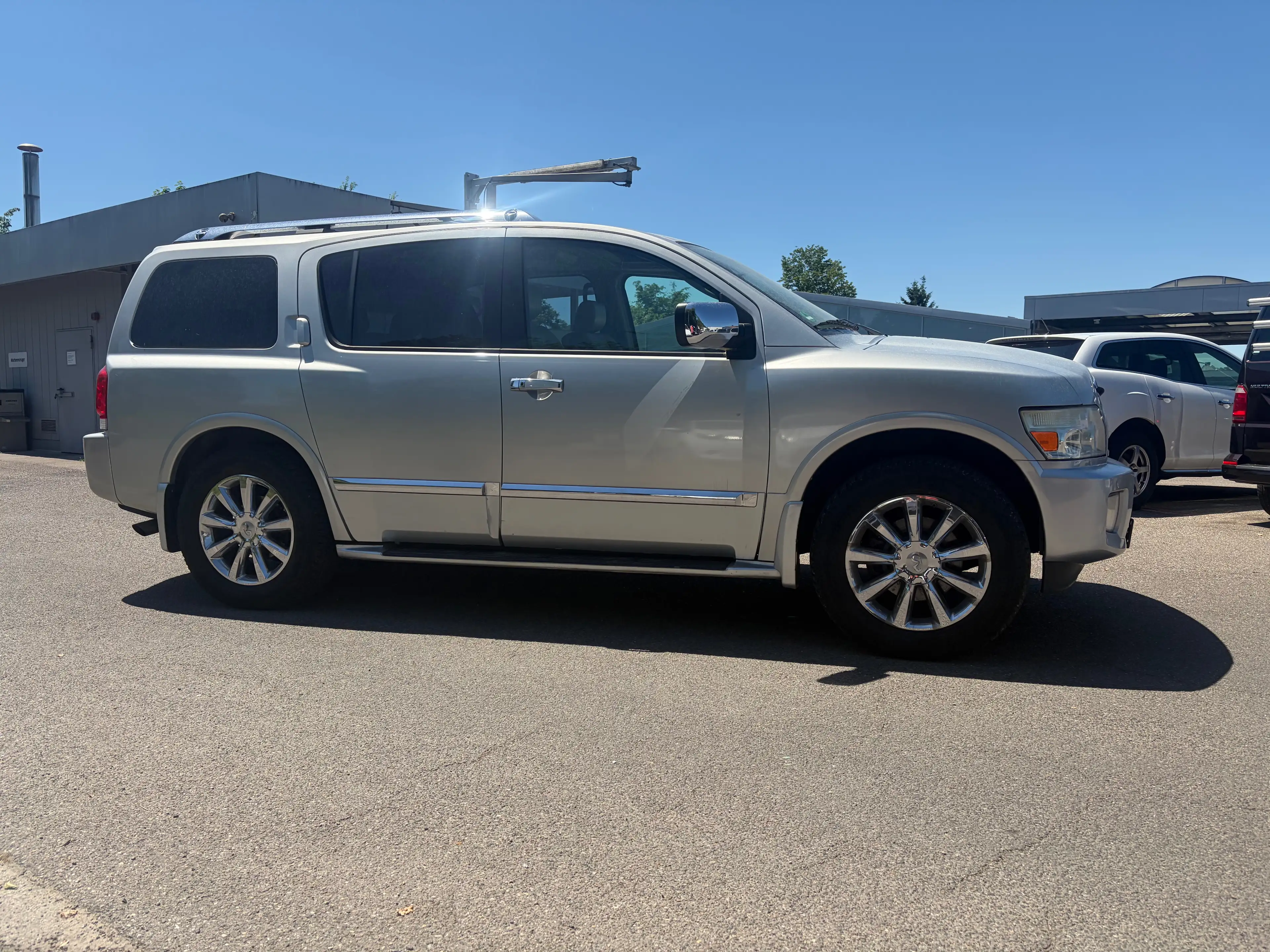 Infiniti QX56 Infinity QX56 Allrad* 8-Sitzer*1.Hand* — photo 3