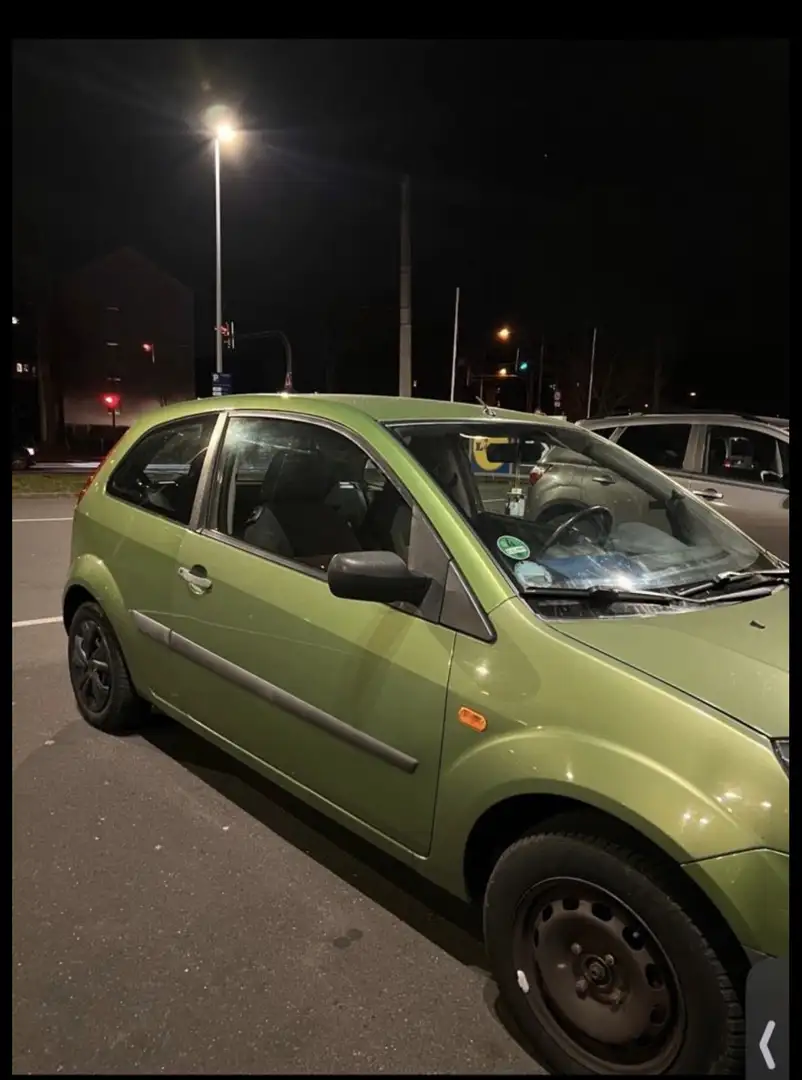 Ford Fiesta 1.3 Ambiente - 1