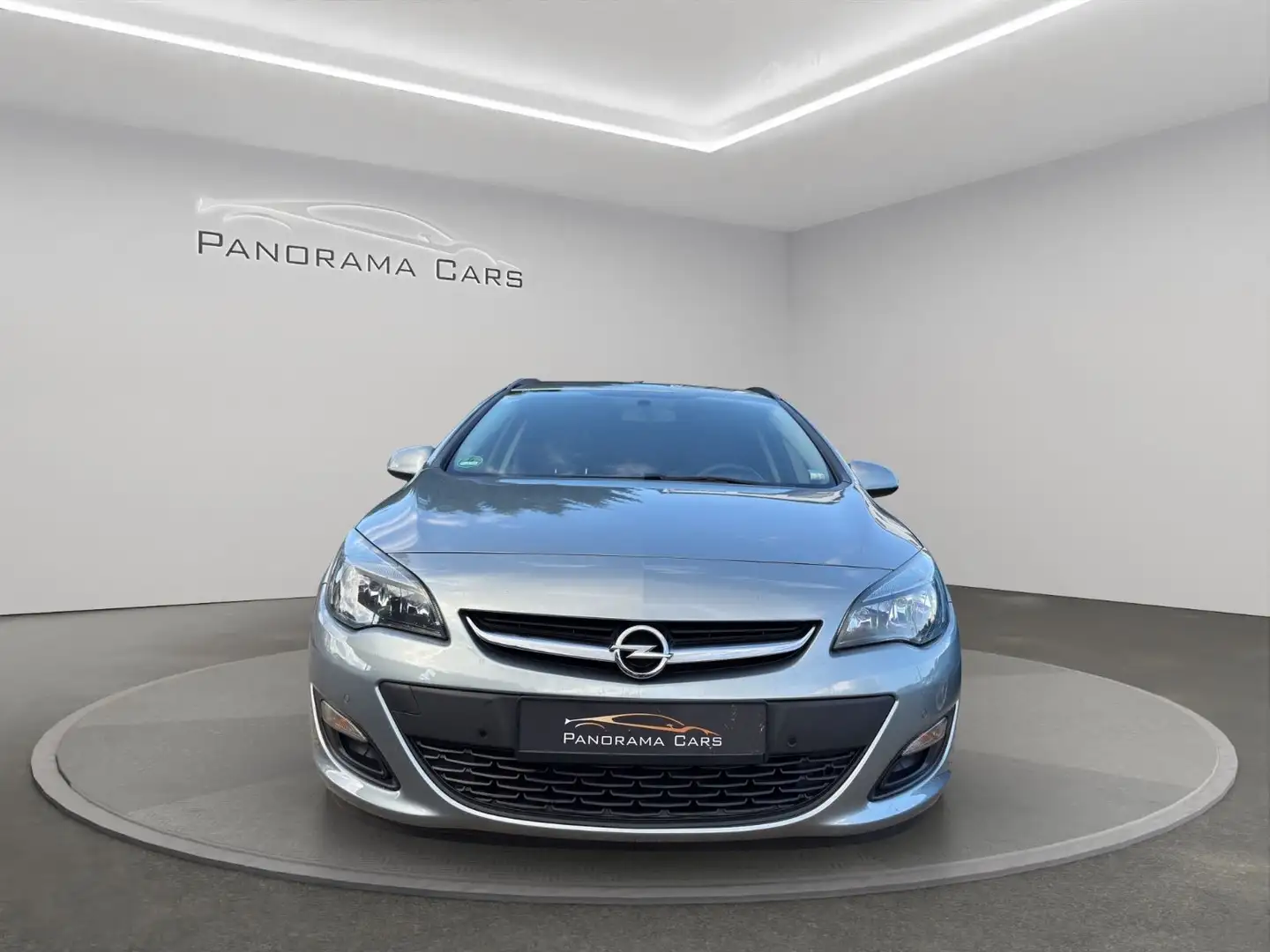 Opel Astra J Sports Tourer/PDC/Navi/StHz/Tempomat Zilver - 2