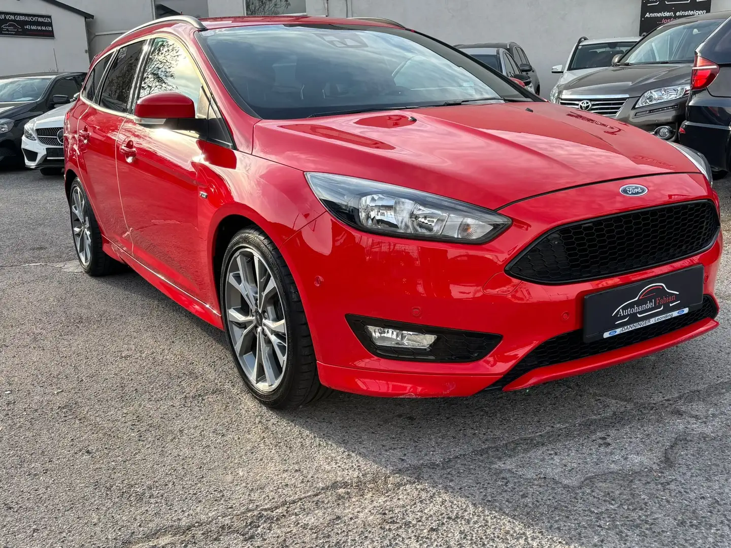 Ford Focus Traveller 1,0 ST-Line Autom. mit Sitzheizung Rot - 1