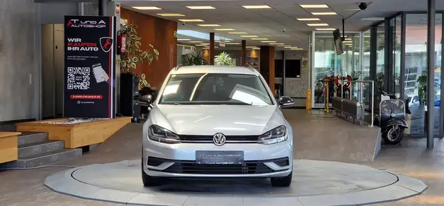 Volkswagen Golf view 2
