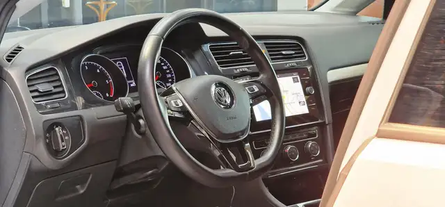 Volkswagen Golf view 11