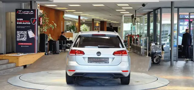 Volkswagen Golf view 8