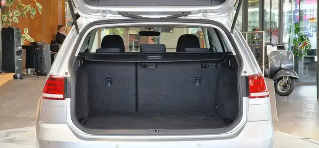 Volkswagen Golf view 9