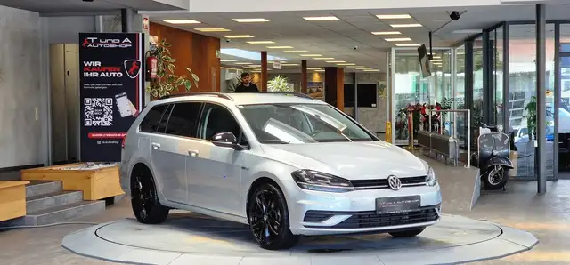 Volkswagen Golf view 3