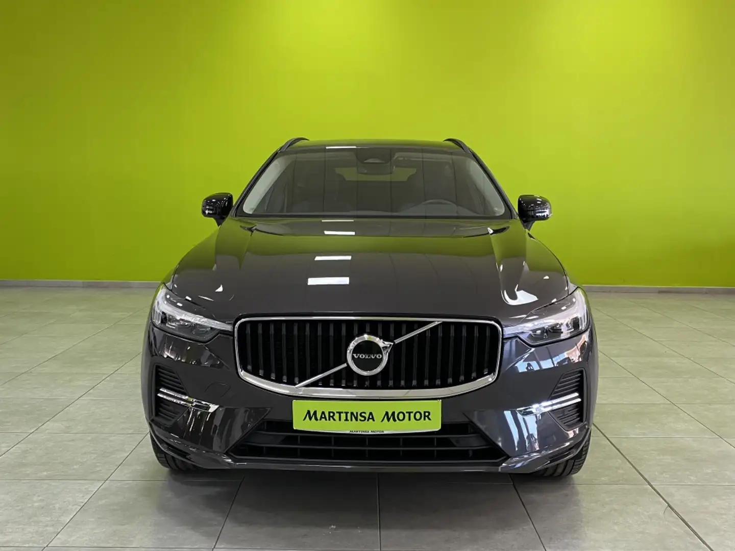Volvo XC60 B4 Core FWD Aut. Gris - 2