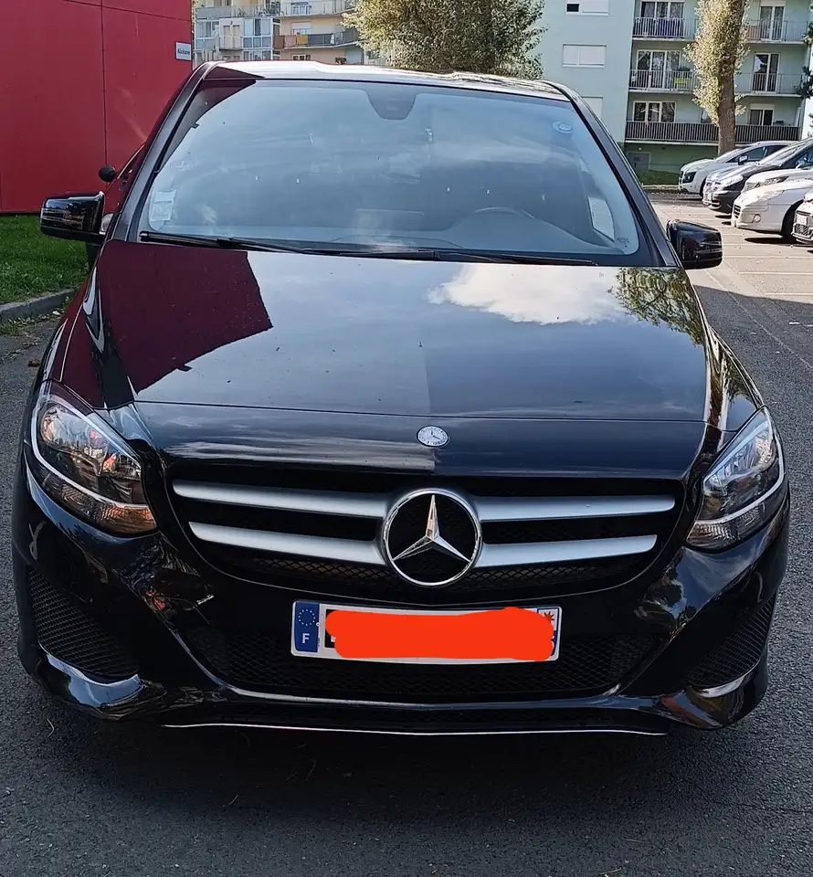 Mercedes-Benz B 180