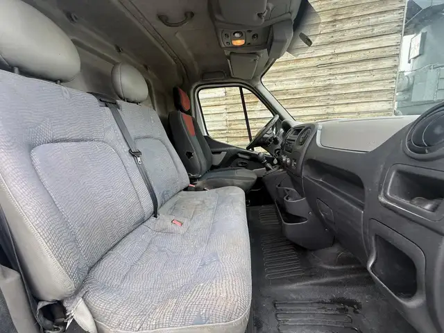 Renault Master view 11