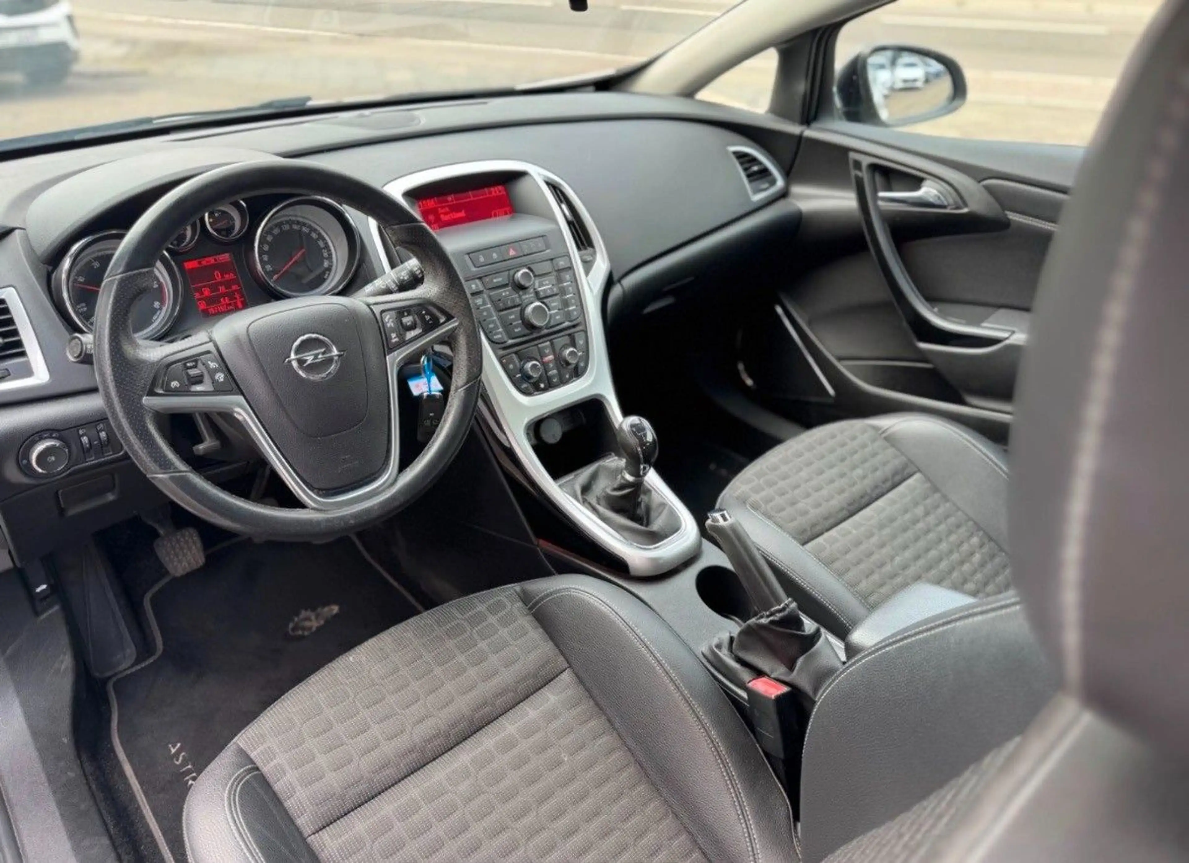 Opel Astra 1.6 GTC 2.HAND/SHZ/PDC/CLIMA/4SEASON/TEMP — photo 6