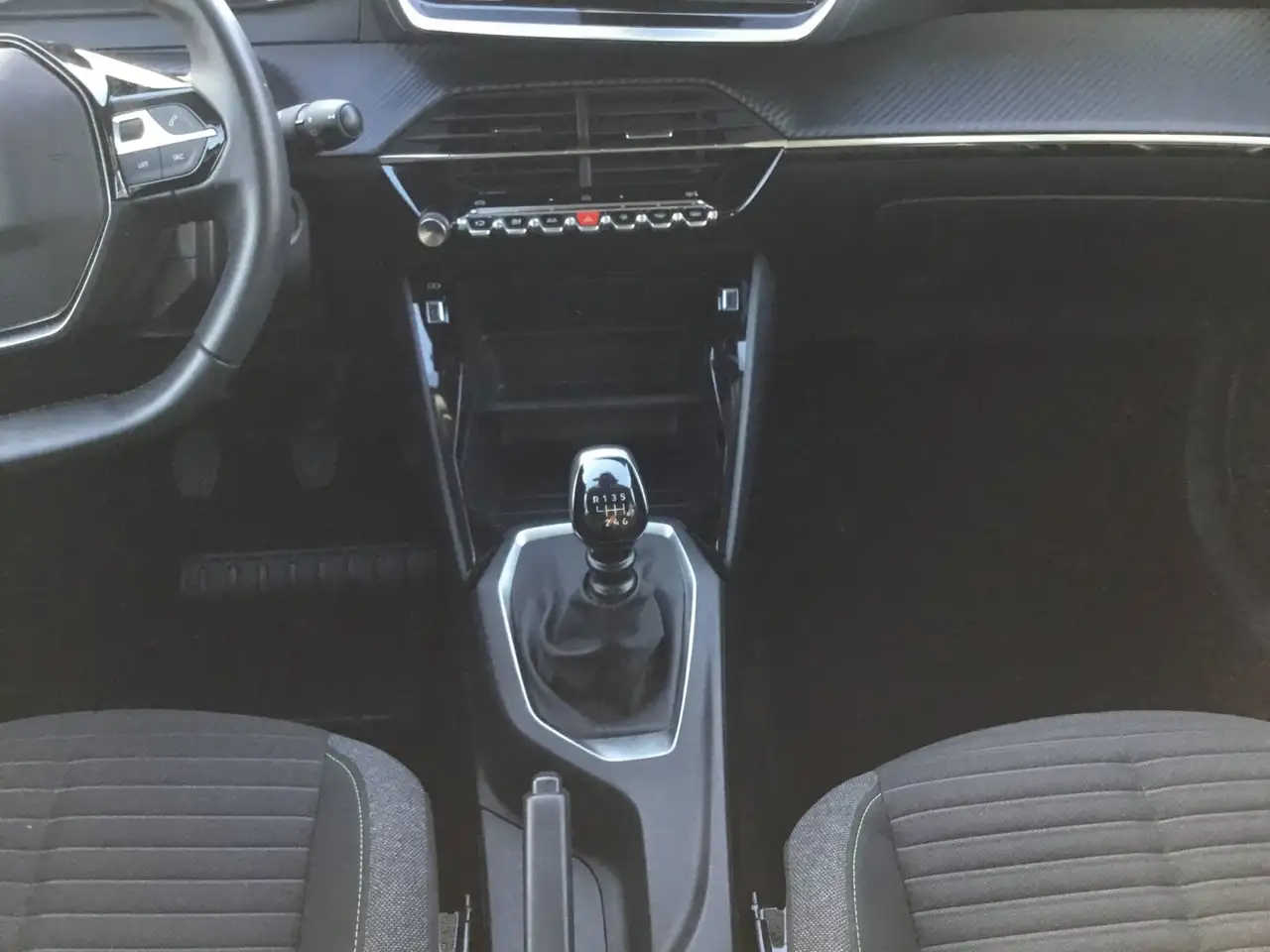 Peugeot 208 1.2 PureTech 100 Active Akustikglas Facelift 12