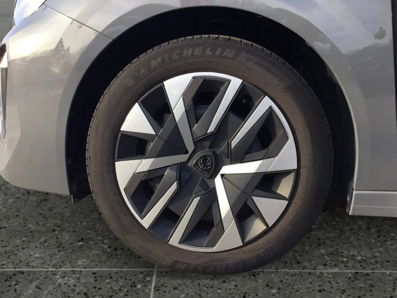 Peugeot 208 1.2 PureTech 100 Active Akustikglas Facelift 15