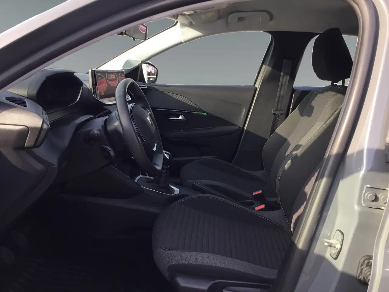 Peugeot 208 1.2 PureTech 100 Active Akustikglas Facelift 10