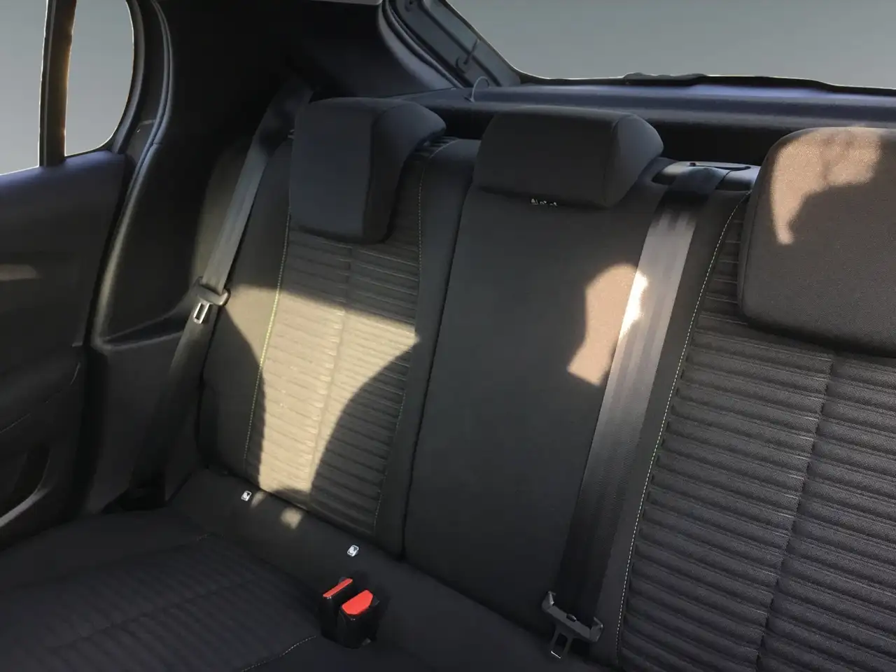 Peugeot 208 1.2 PureTech 100 Active Akustikglas Facelift 14