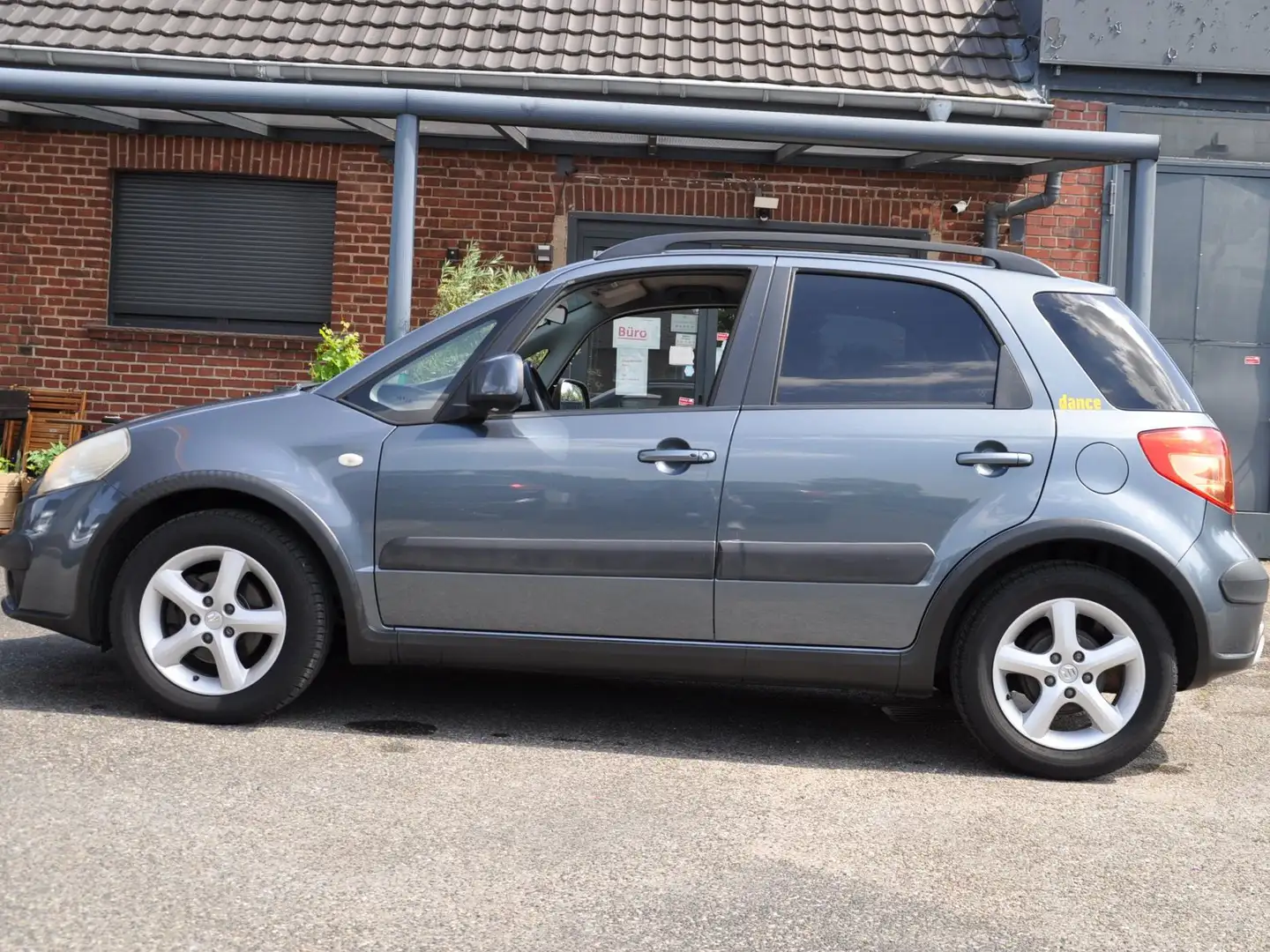 Suzuki SX4 1.6 VVT 4x2 Comfort Dance Grau - 2
