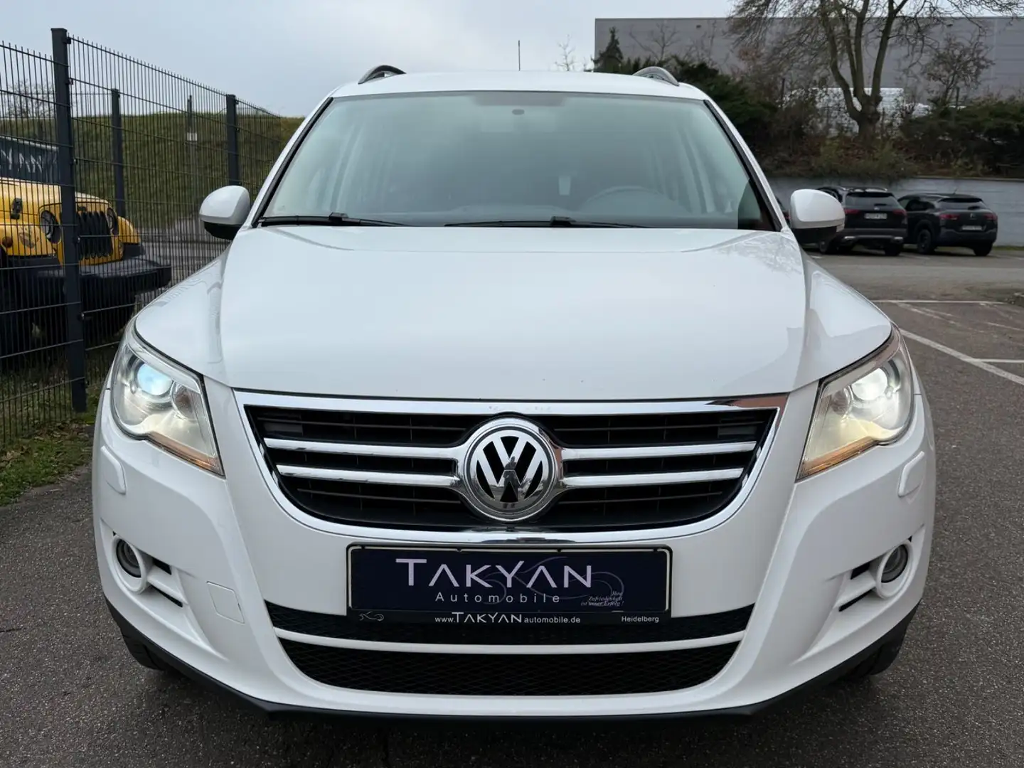 Volkswagen Tiguan Track & Field 4Motion Aut. / NAVI / XENON Blanco - 2