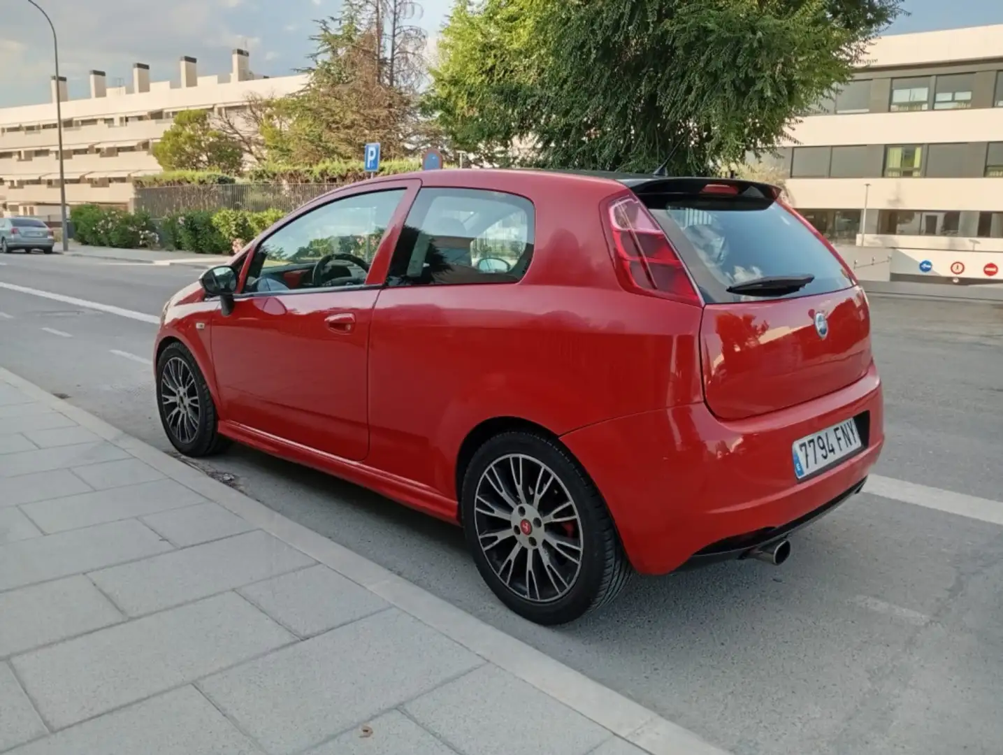 Fiat Grande Punto 1.9Mjt Sport 130 Rouge - 1
