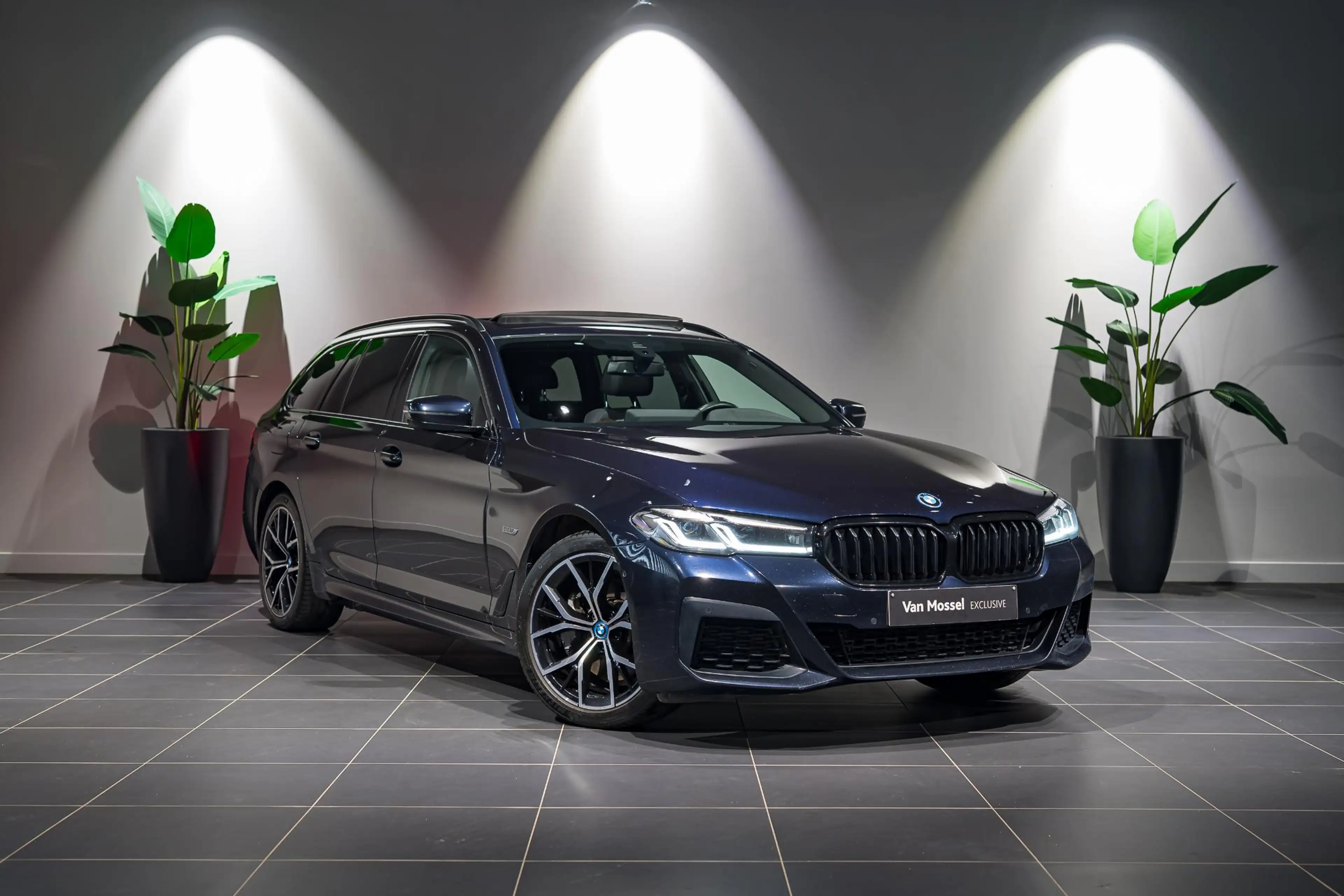BMW 530 e Touring xDrive SOH 93,7% | M-PACK | PANODAK | CA — photo 3