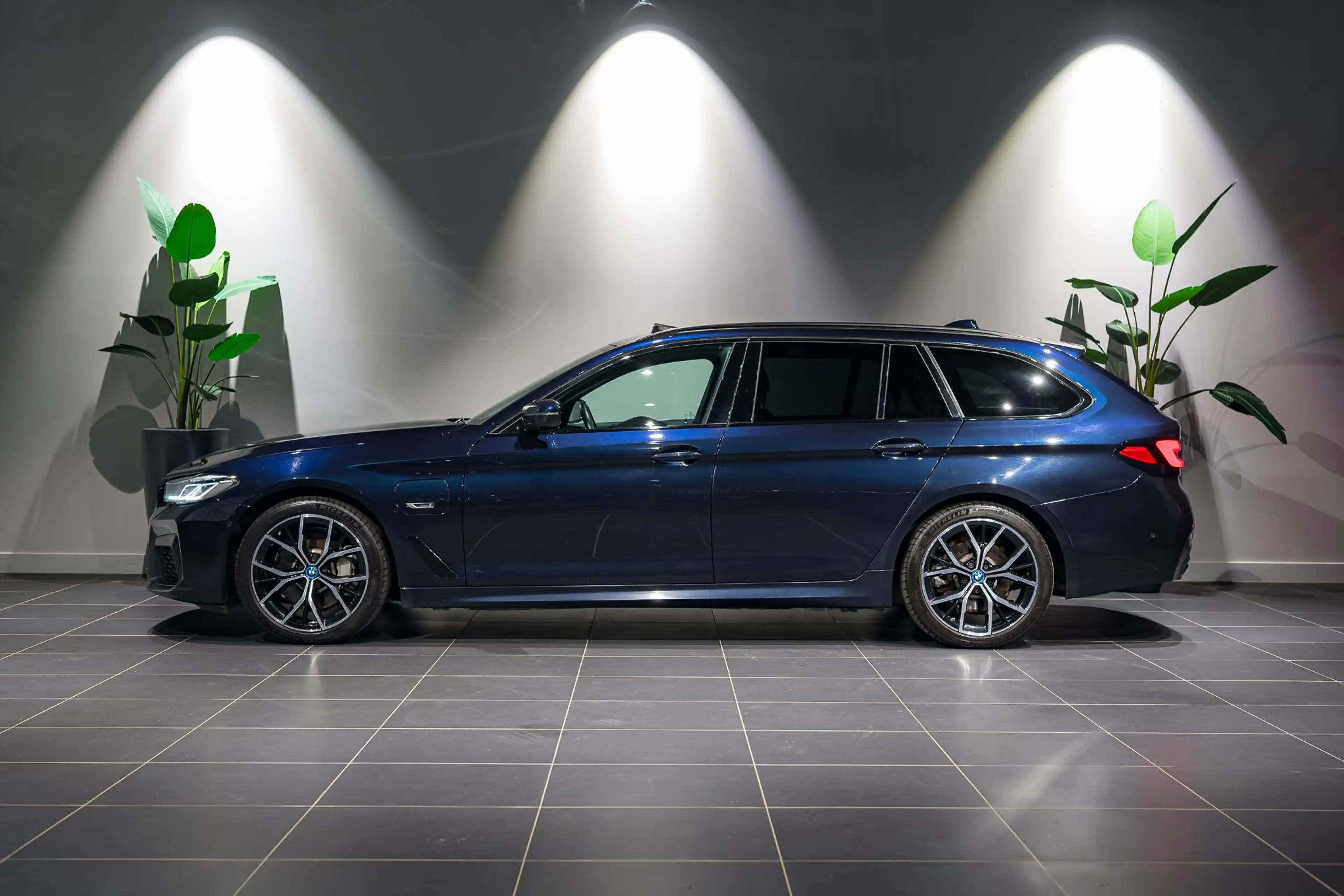 BMW 530 e Touring xDrive SOH 93,7% | M-PACK | PANODAK | CA — photo 4