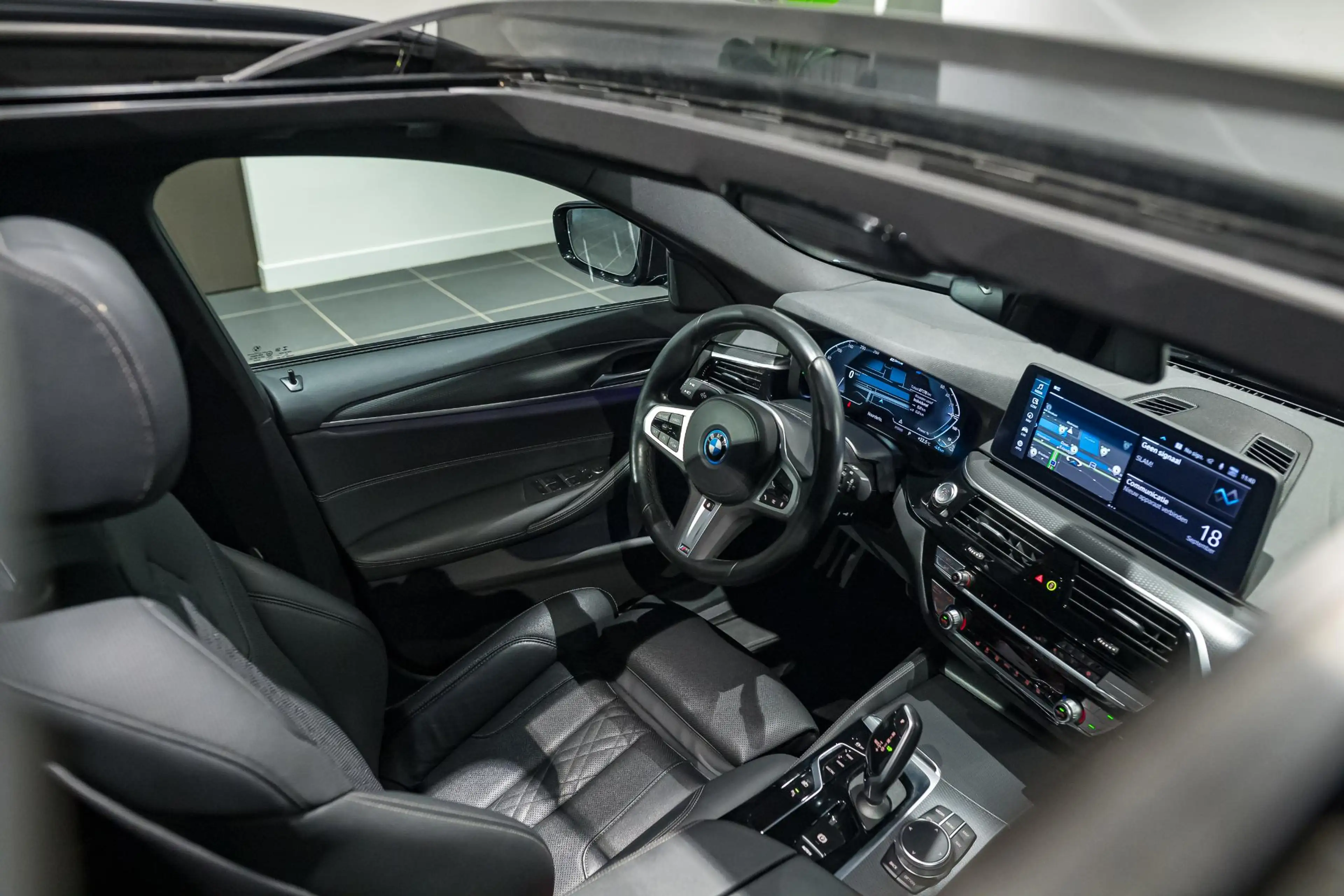 BMW 530 e Touring xDrive SOH 93,7% | M-PACK | PANODAK | CA — photo 6