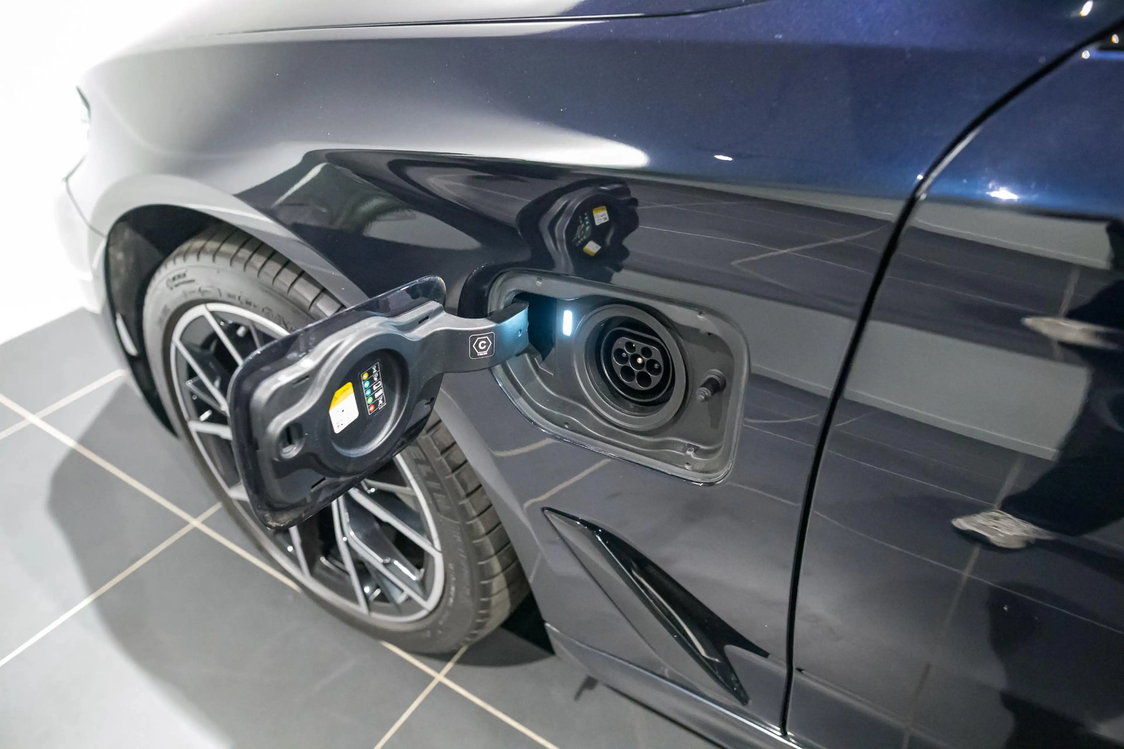 BMW 530 e Touring xDrive SOH 93,7% | M-PACK | PANODAK | CA — photo 9