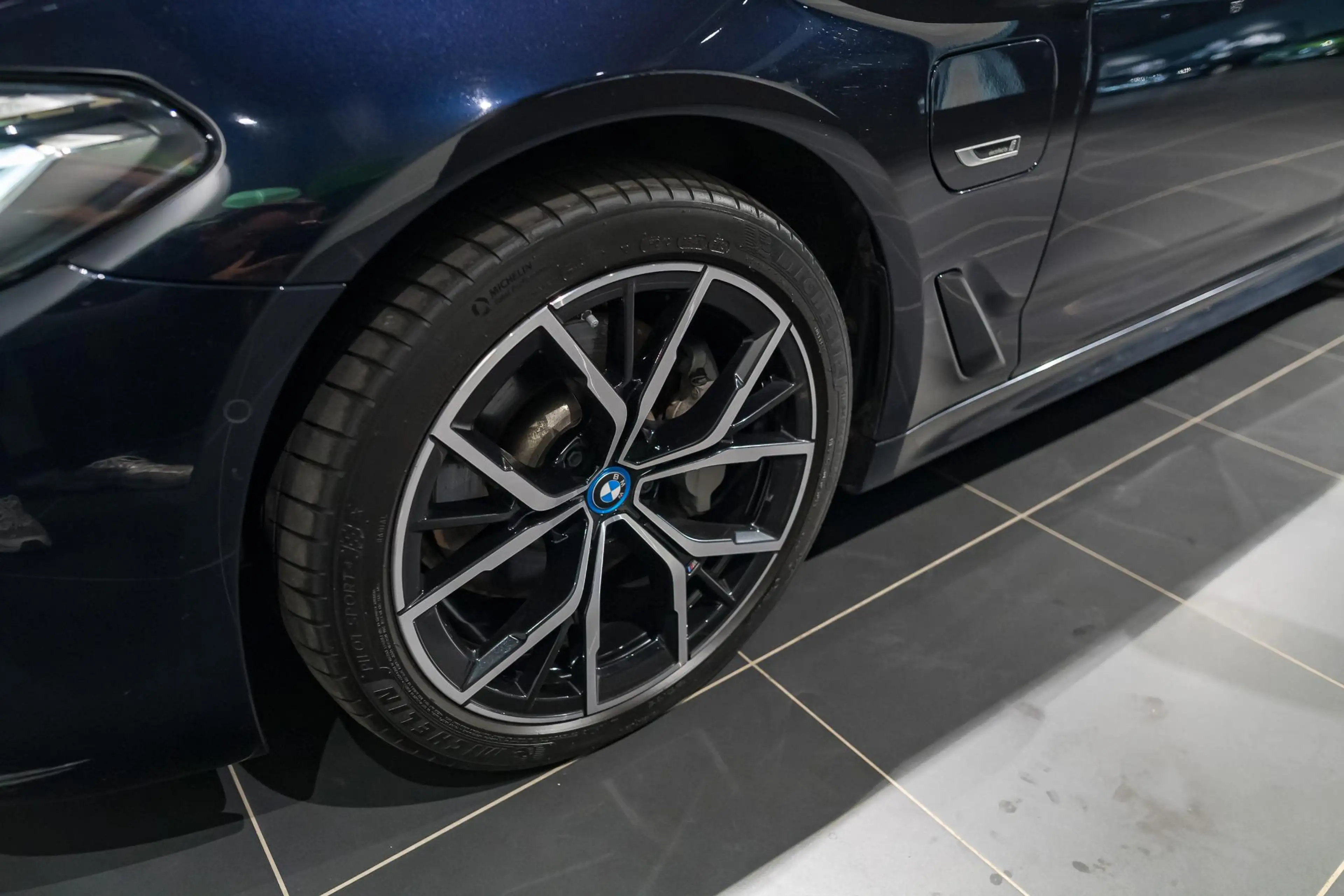 BMW 530 e Touring xDrive SOH 93,7% | M-PACK | PANODAK | CA — photo 8