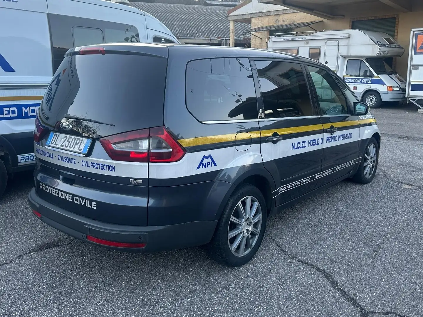 Ford Galaxy 2.0 tdci Ghia Šedá - 2