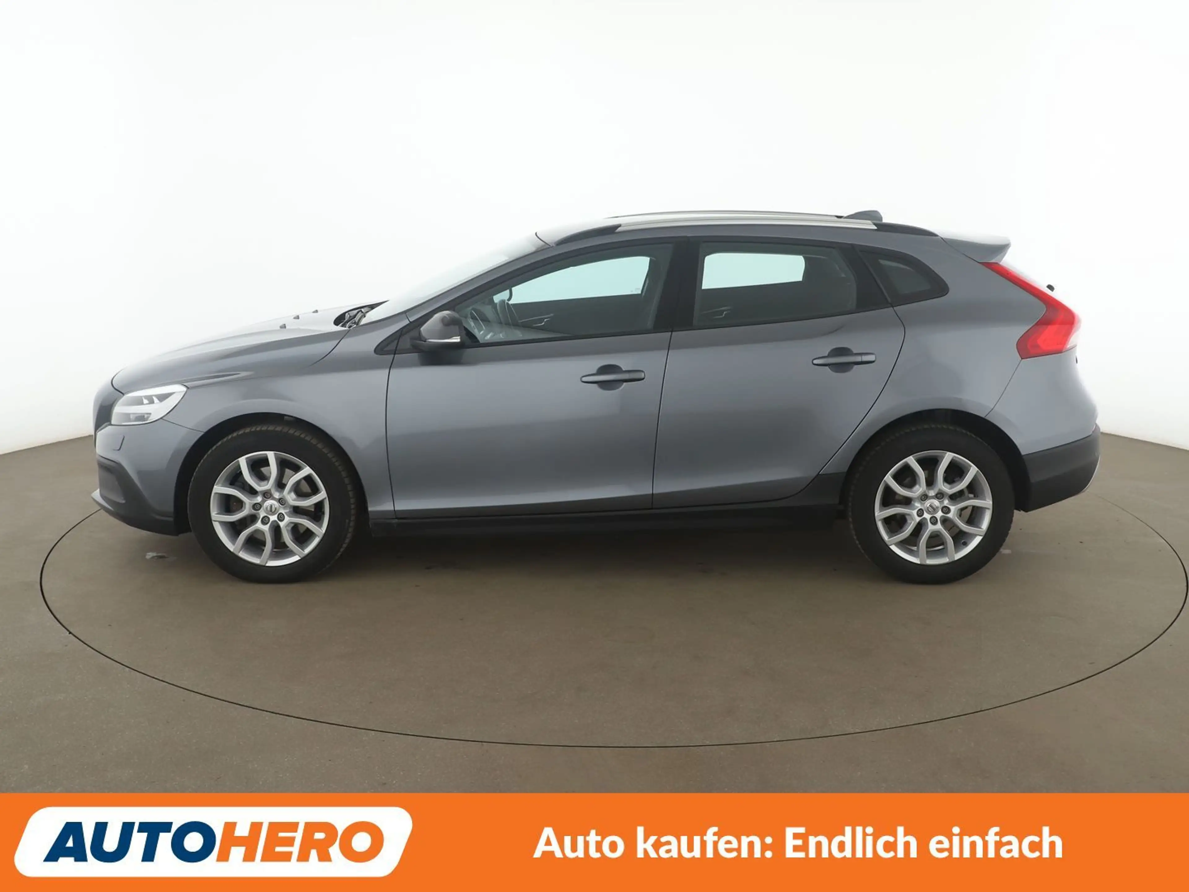 Volvo V40 Cross Country 2.0 T3 Momentum*NAVI*TEMPO*CAM*PDC*SHZ*AHK* — photo 3