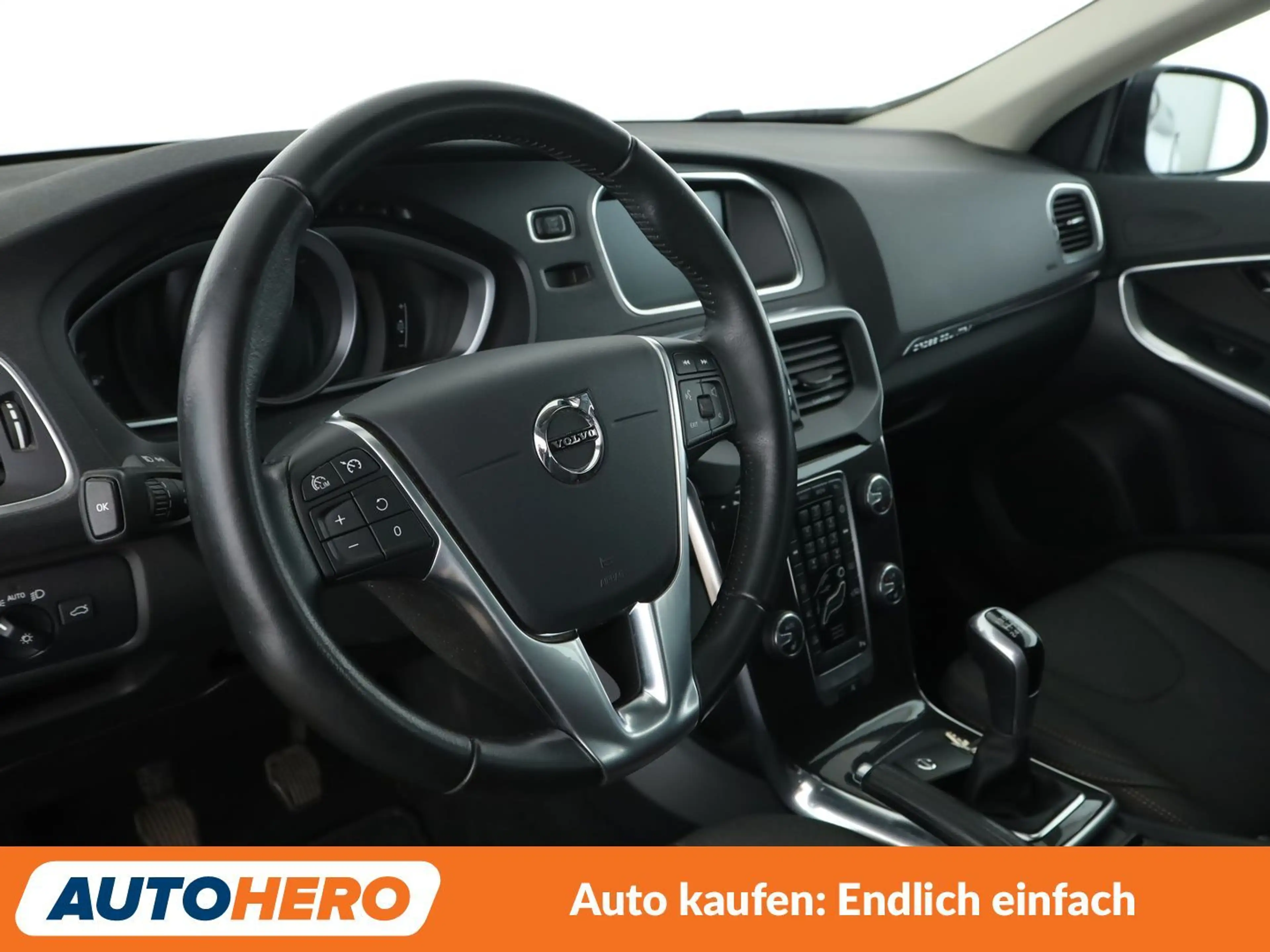 Volvo V40 Cross Country 2.0 T3 Momentum*NAVI*TEMPO*CAM*PDC*SHZ*AHK* — photo 11