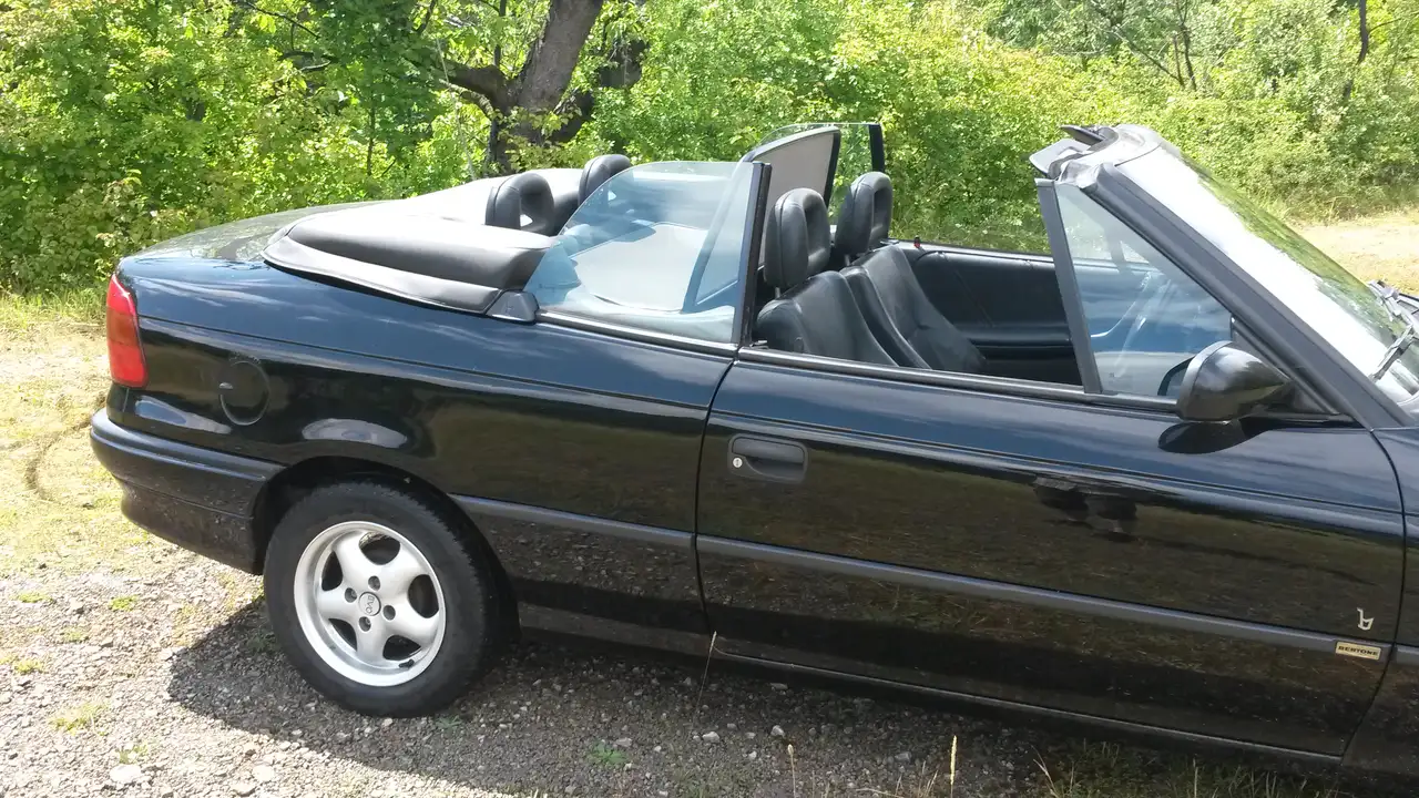Opel Astra Cabrio 1.6iBertone Edition, foto 2