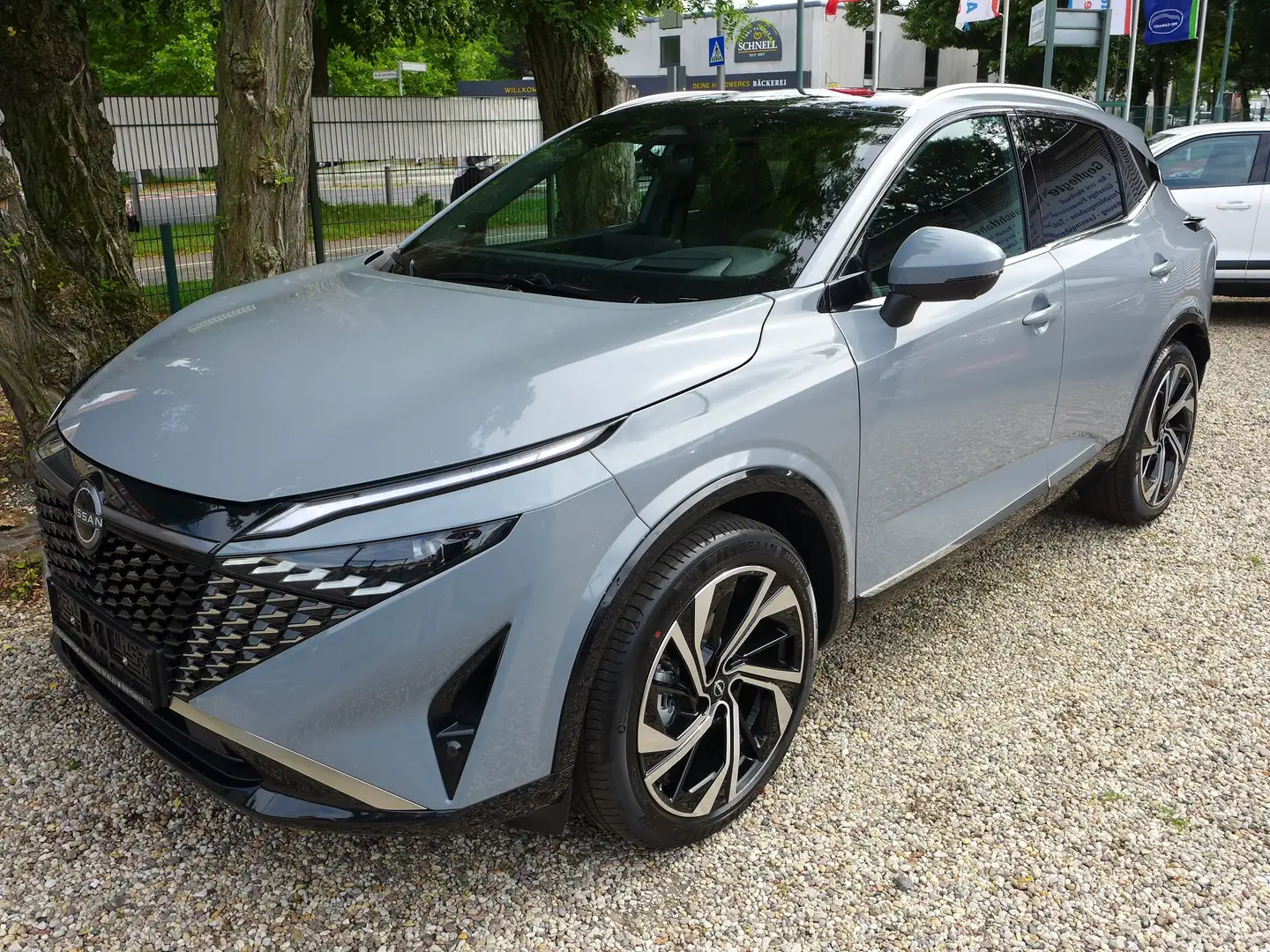 Nissan Qashqai 1.3 DIG-T MHEV Xtronic Tekna+ Facelift Grau - 1